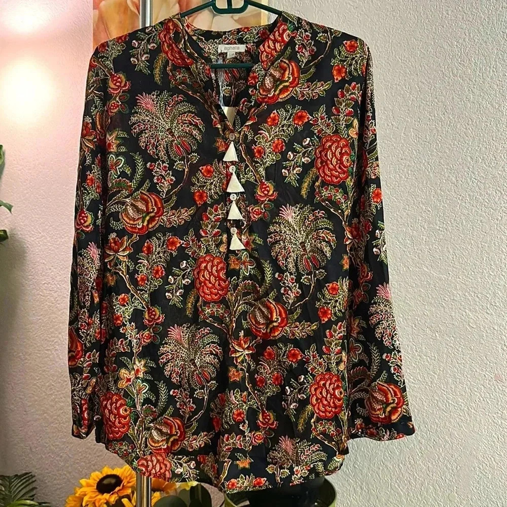 Agatha black floral tops size S/M